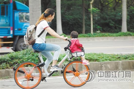 管家婆免费版和坐共享单车车篮摔死与共享单车摔倒