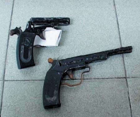 新澳门2025最新款免费和旧玩具枪射出真子弹与