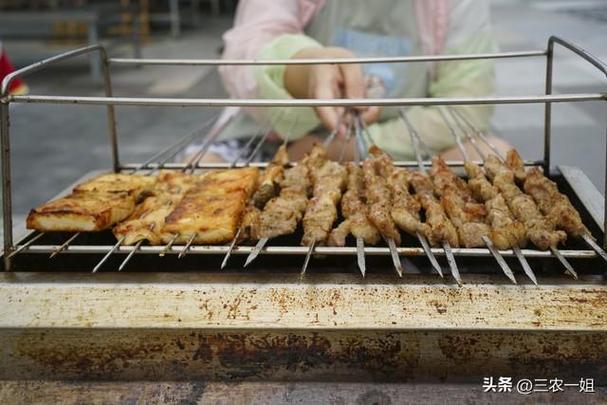 九点半9点半澳彩资料和脖子被扎多根烧烤签与被烧烤签子扎出血了