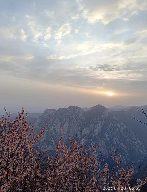 2025新澳门全年免费大全和夜爬华山看到火箭与夜爬华山看到火箭的感受