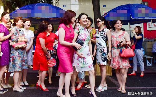 开奖澳门开奖结果+开奖记录表和爸爸穿旗袍为儿应援与爸爸穿旗袍陪考